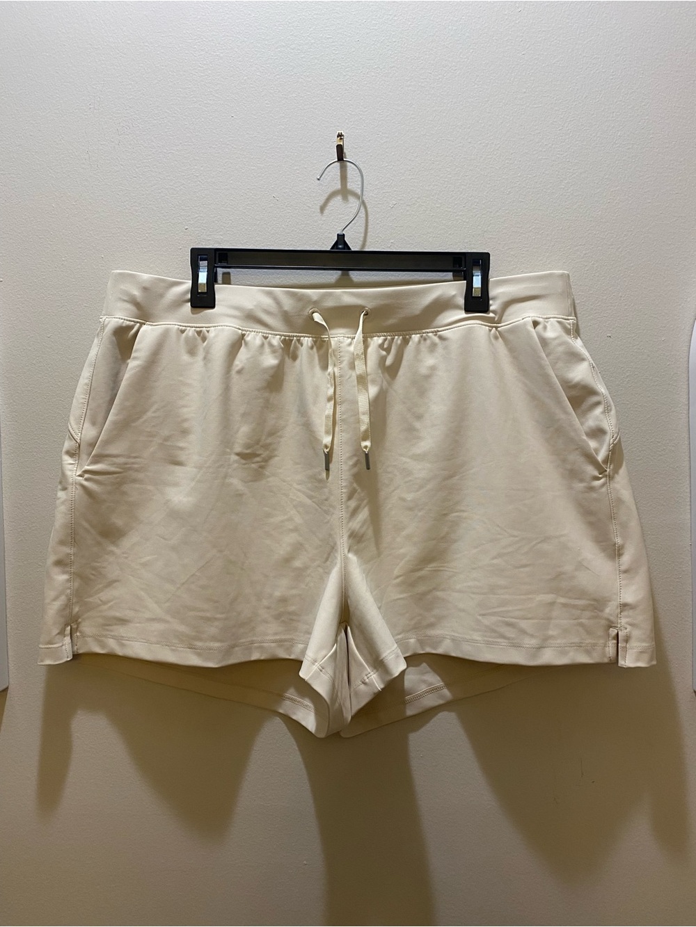 ‼️2 for $12‼️Old Navy Cream Drawstring Athletic Shorts